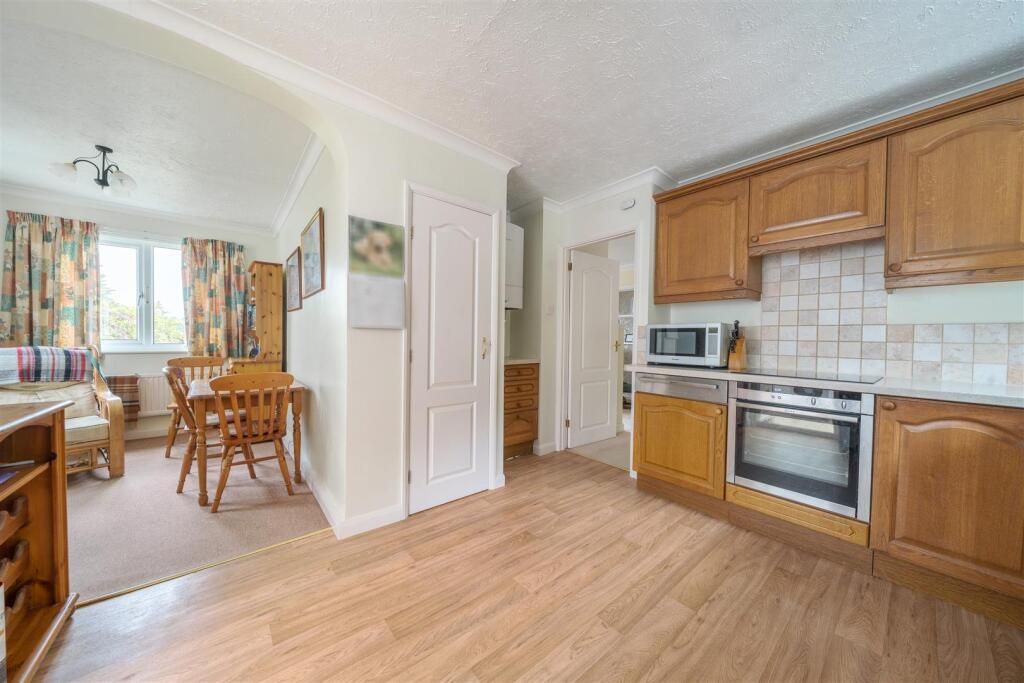 Crescent Gdns Kitchen...jpg