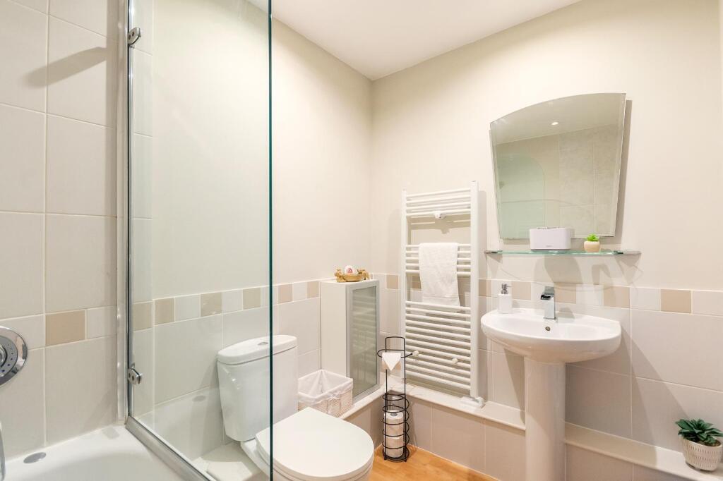 1D3R7CC - Bathroom C.jpg