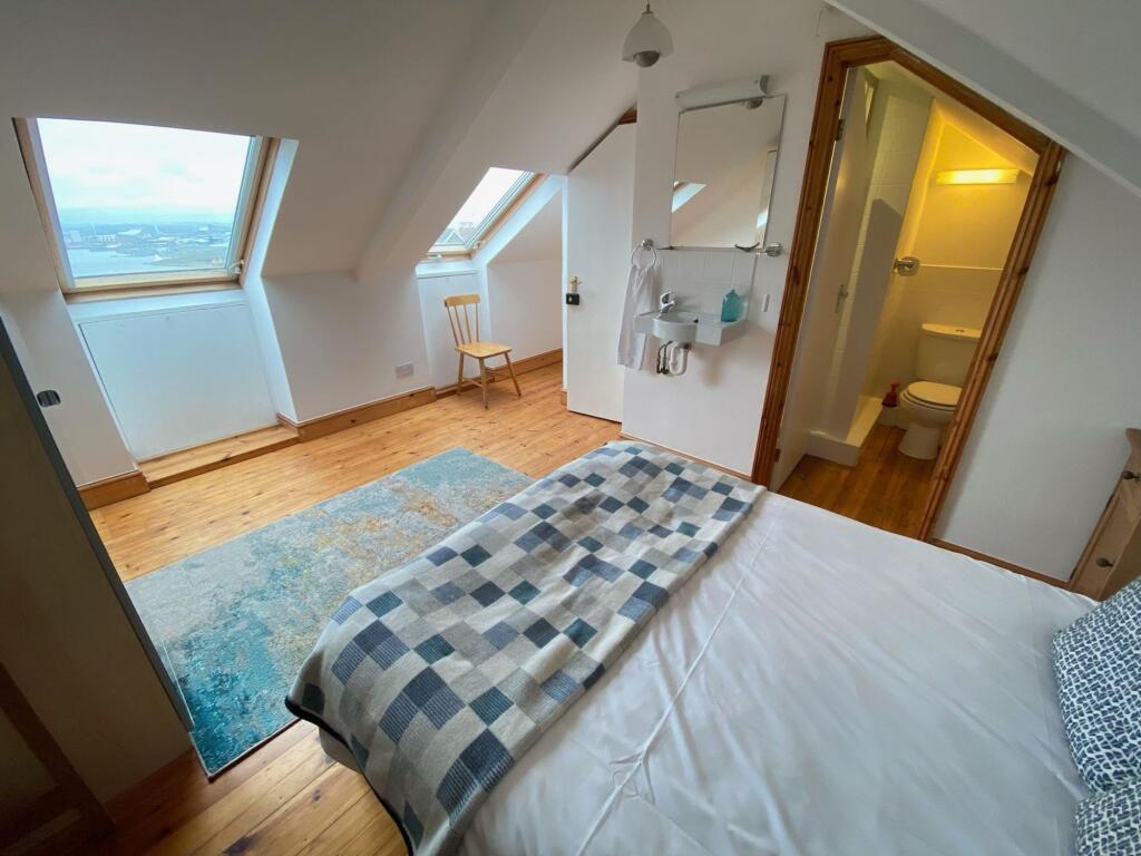 Bedroom 4 (with ensuite)