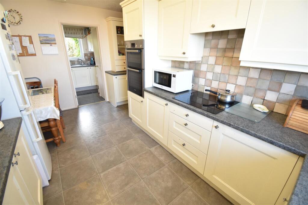 Kitchen 1.JPG