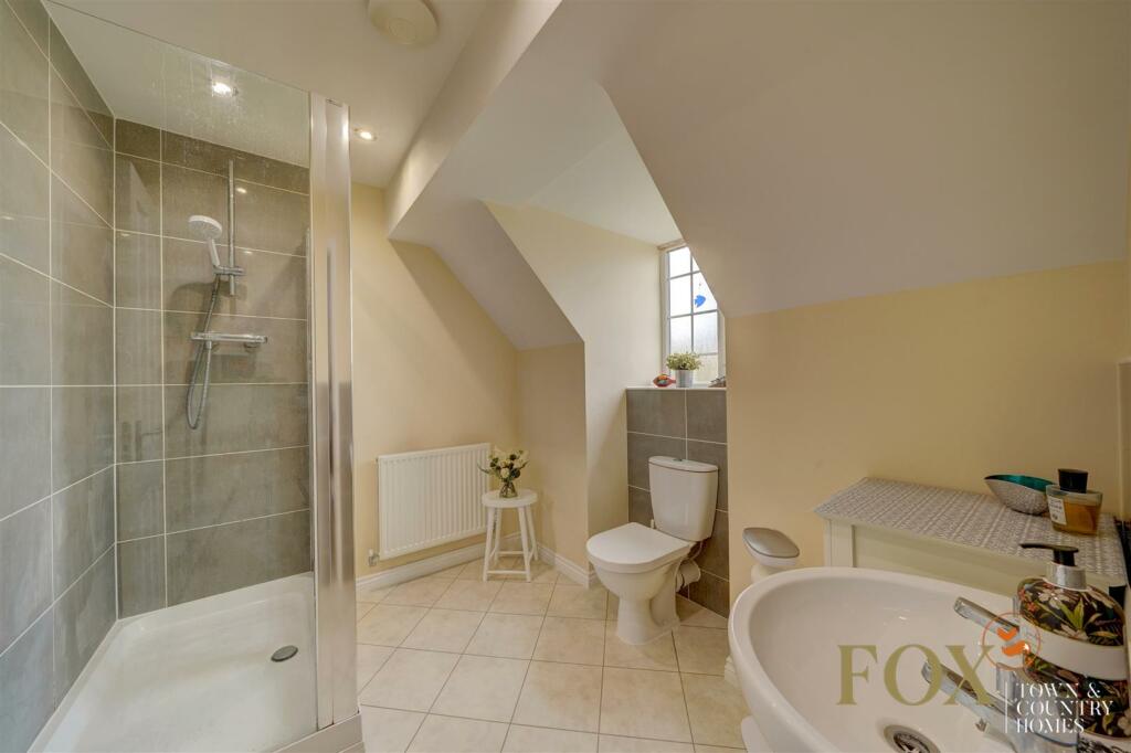 5 Ryecroft Way (28).jpg