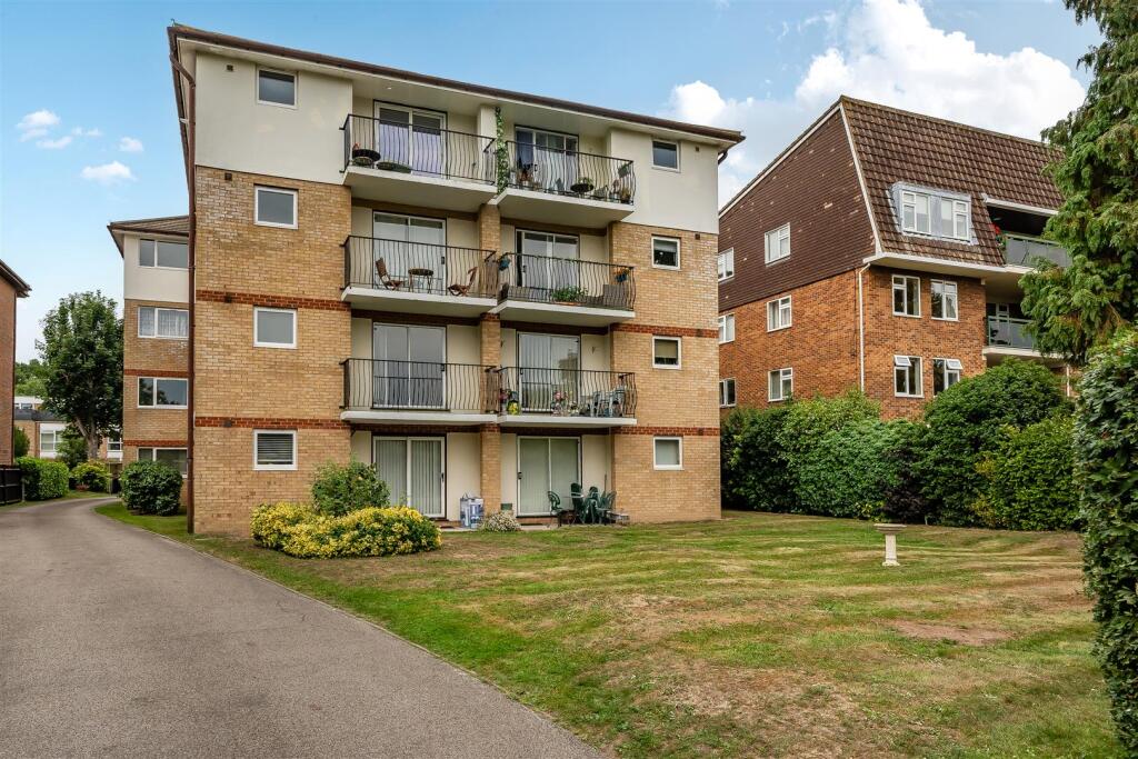 Rear garden looking towards rear of block.jpg