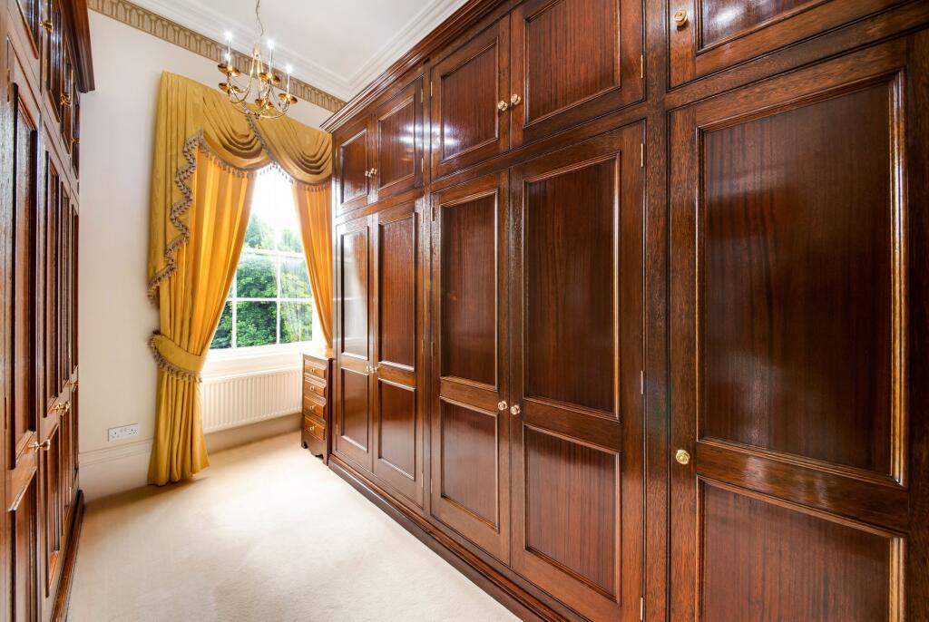 DRESSING ROOM