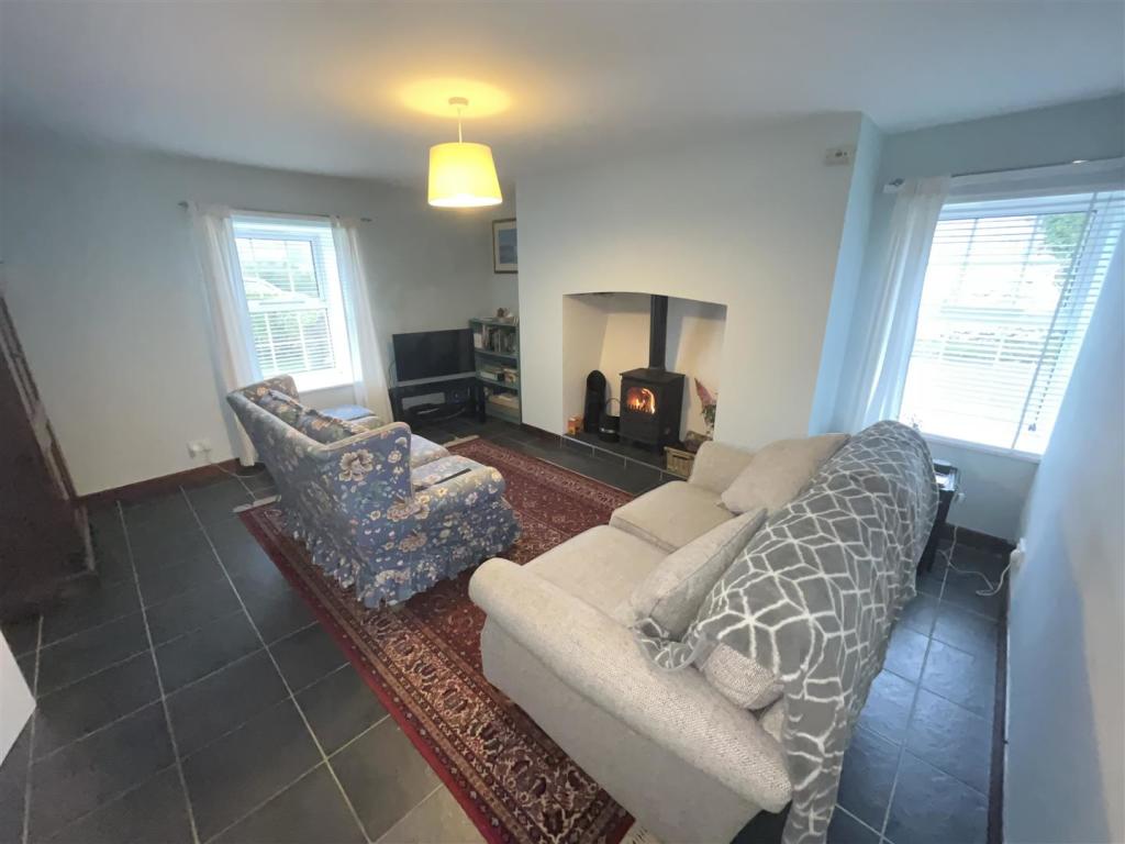 MAIN LIVING ROOM