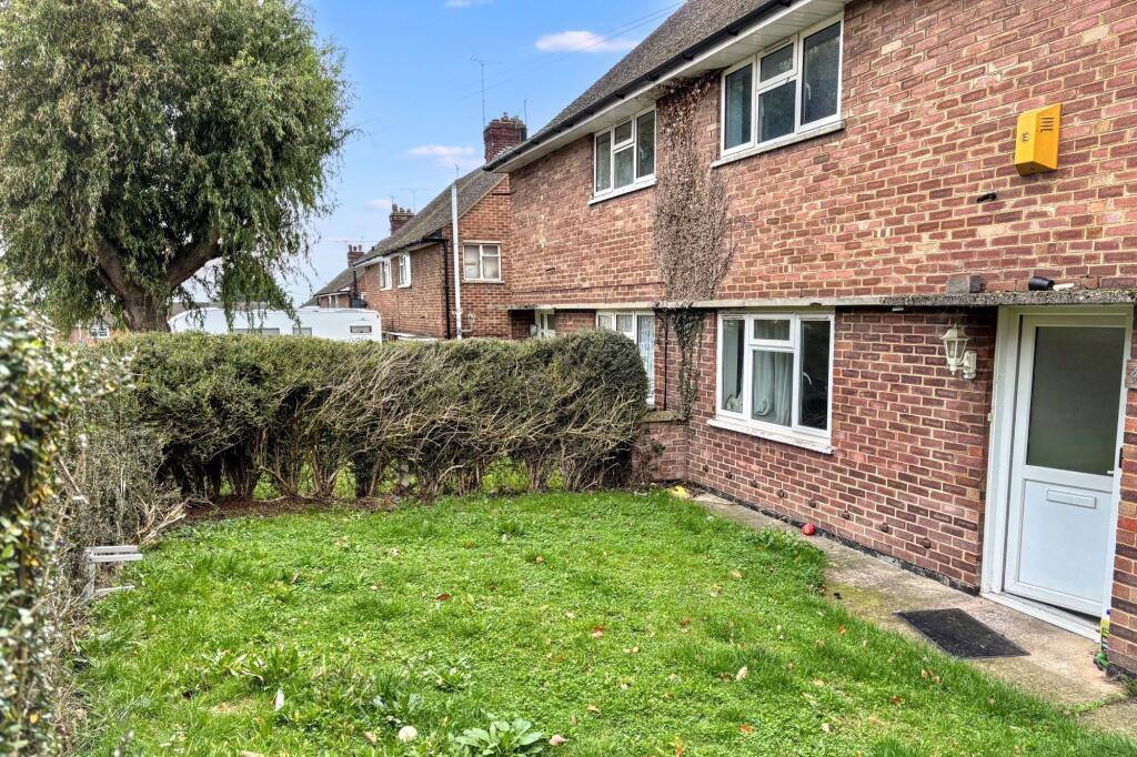 Flat A, 47 Goldings Crescent, Basildon, Essex, SS16 4RX