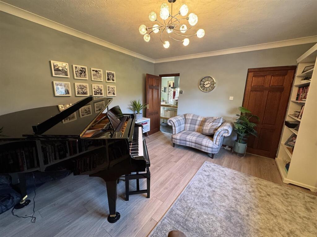 ANOTHER ROOM ASPECT