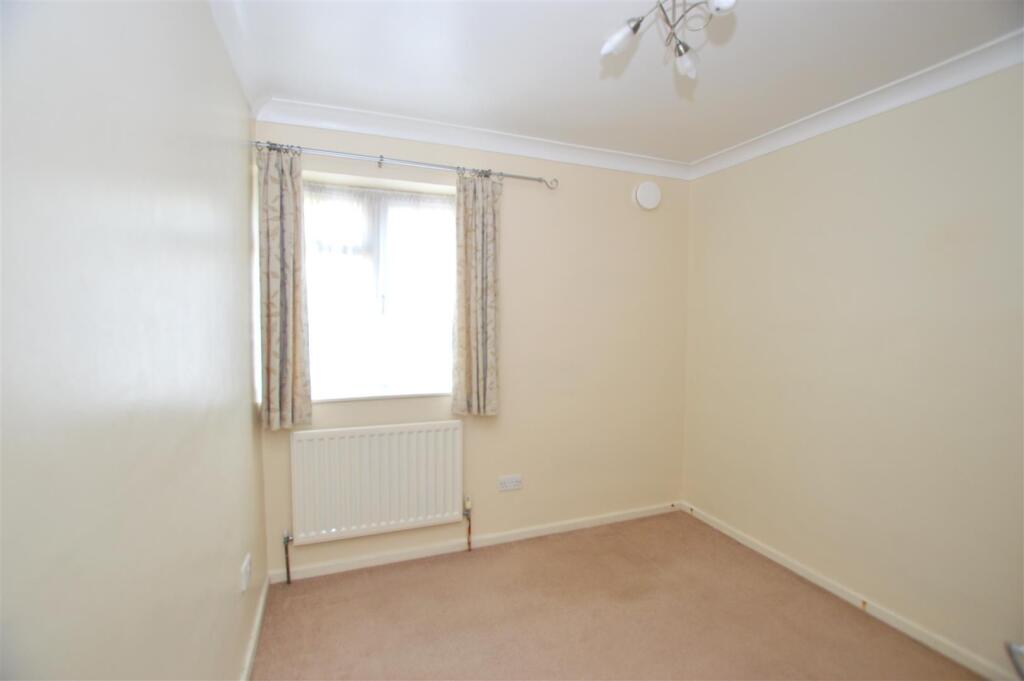 19 Oaklands bed 2a.JPG