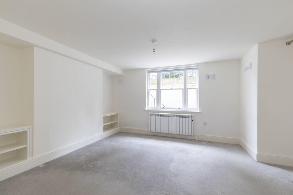 Flat 1, 105 Londo...