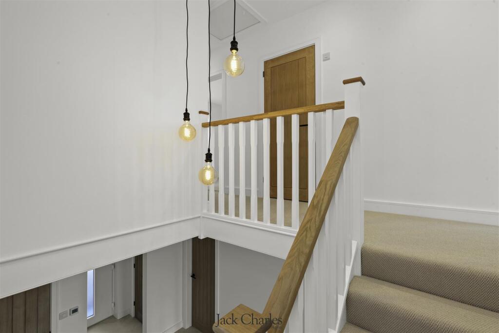 8 Old Hadlow Road 22.JPG