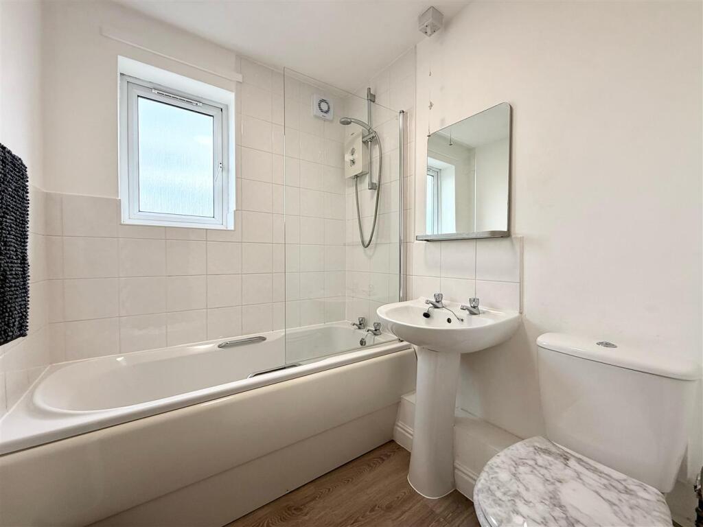Bathroom (2).jpg