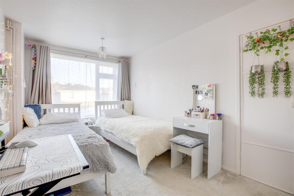 Flat 4, Seven Acre house, Queensmead Road, HP10 9X