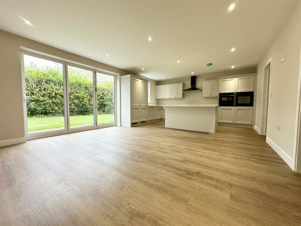 kitchen dining day room.JPEG