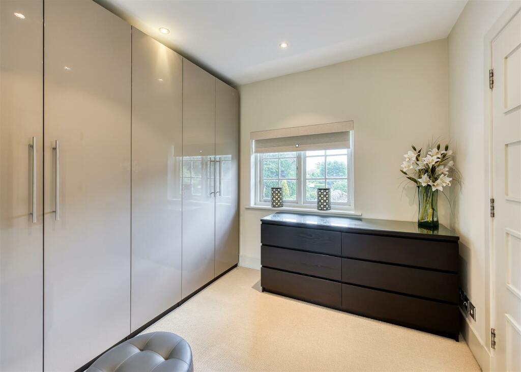 14 Wergs Hall Road-bed4.jpg