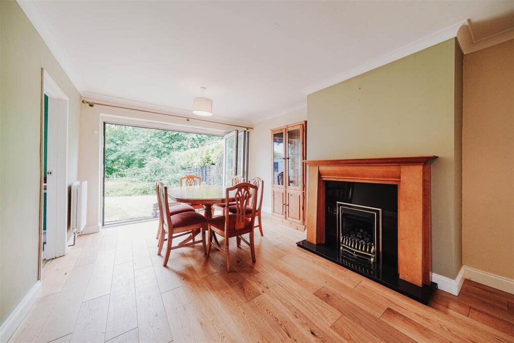 Lounge/Dining Room