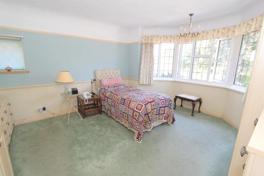 bed 1.jpg