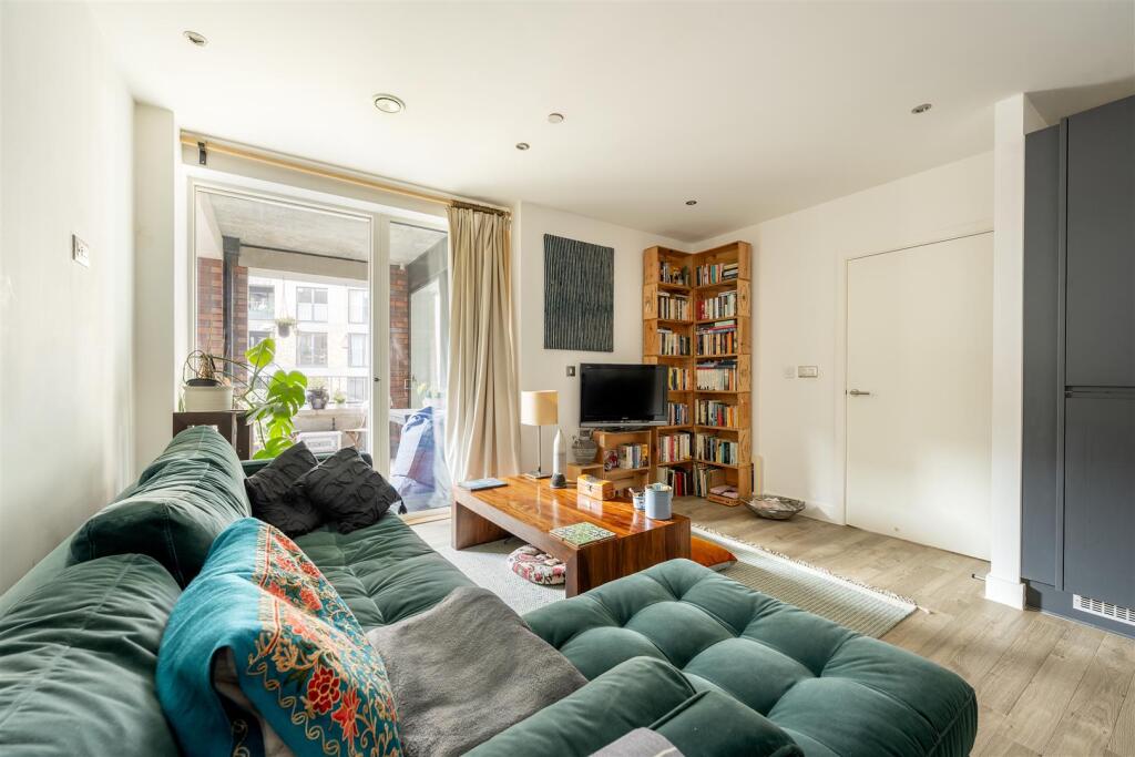 Adansbeck Court, E3