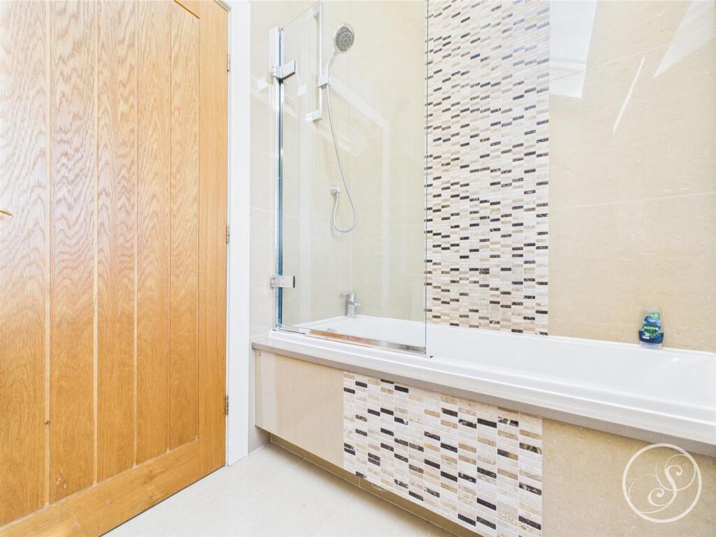 EN SUITE