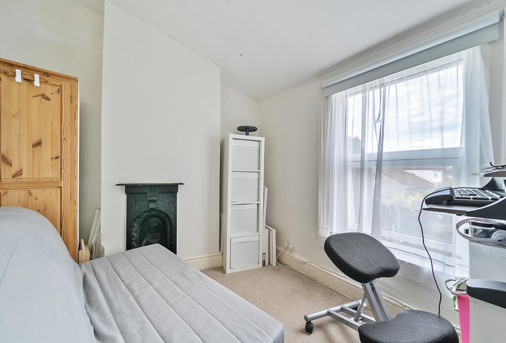 1327022-9-6880d8e...