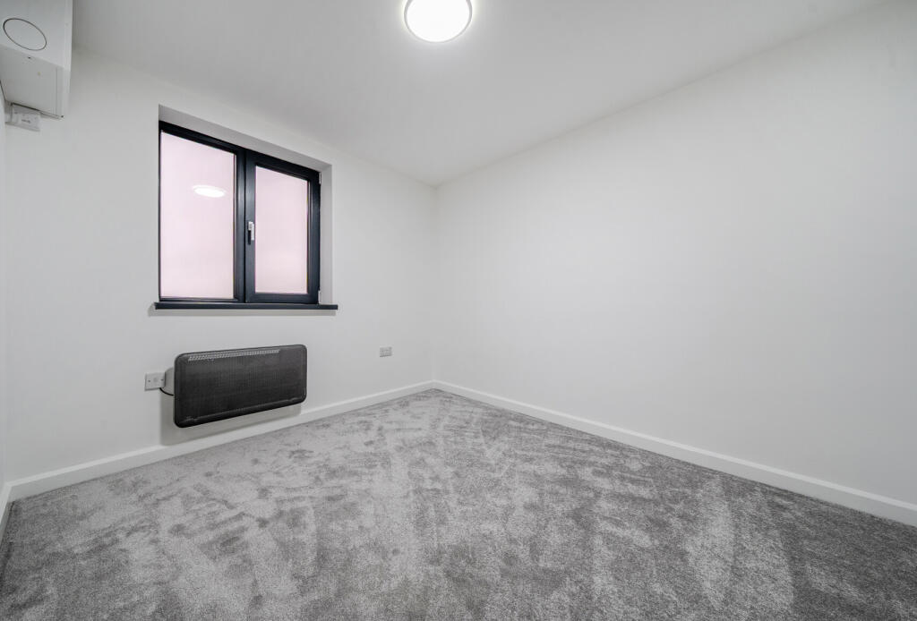 1373516-10-6901ec...