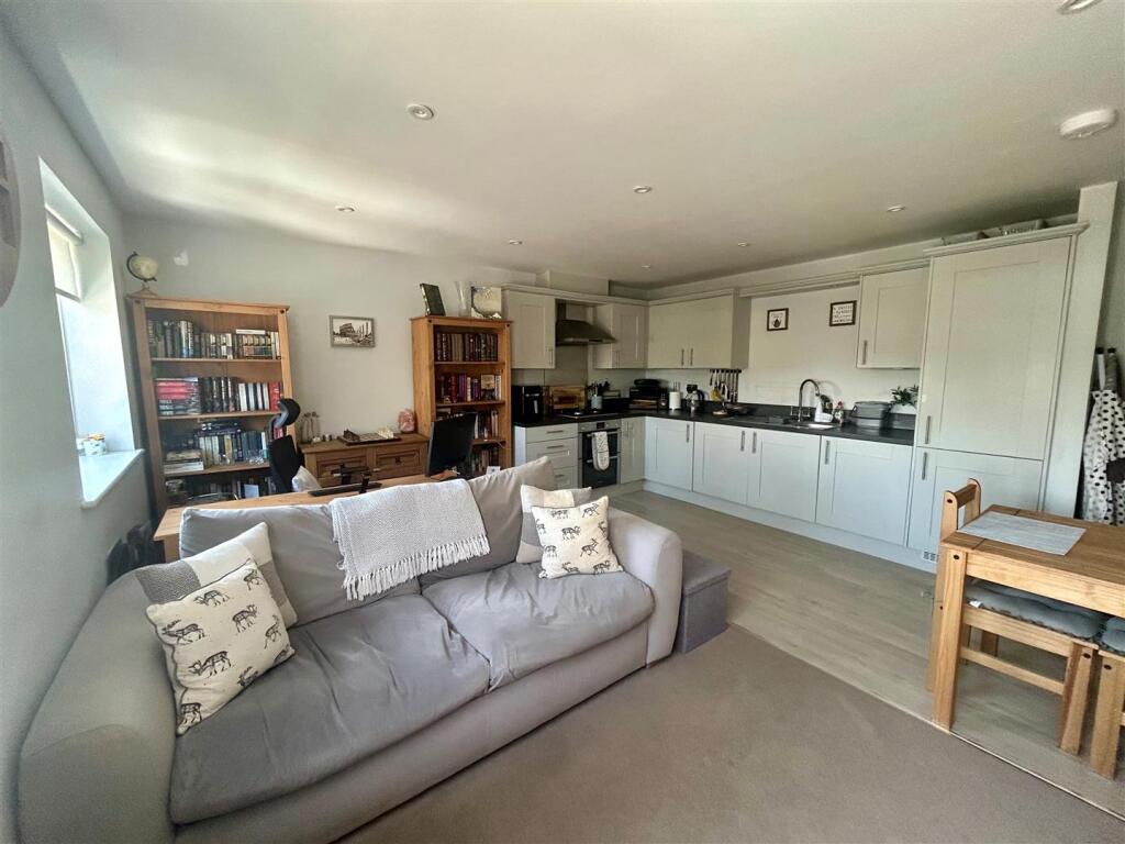 4 Langdon Court kitchen lounge.jpg