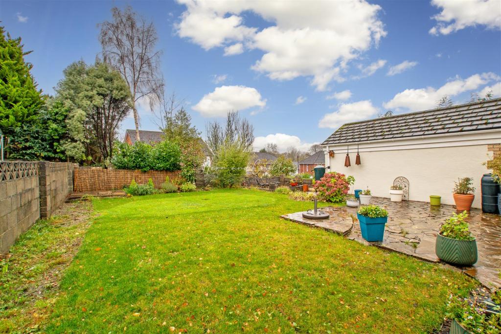 Elan Close, Aberdare, HernCrabtree (16).jpg