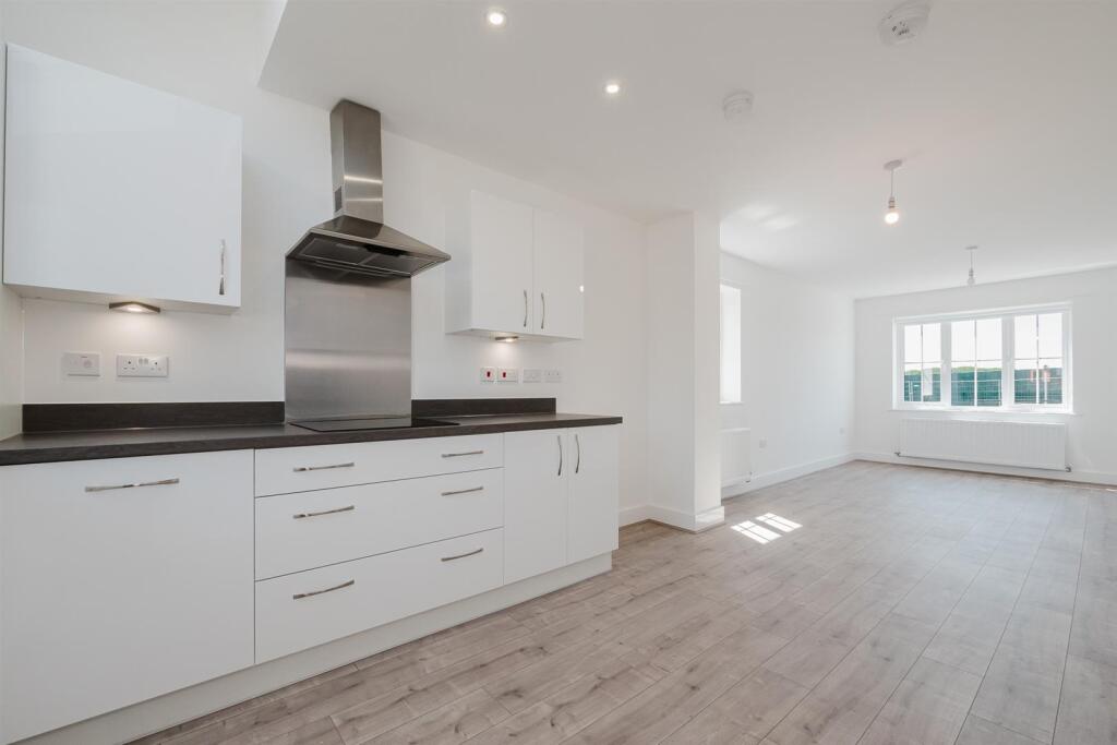 Kitchen 2.jpg