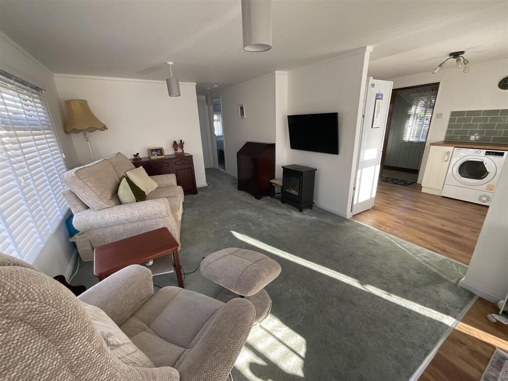 Lounge Kitchen
