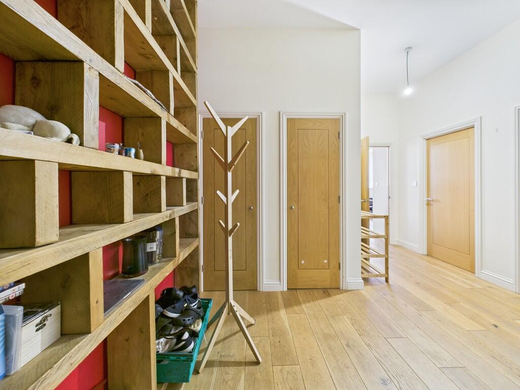 CAM03974G0-PR0198...