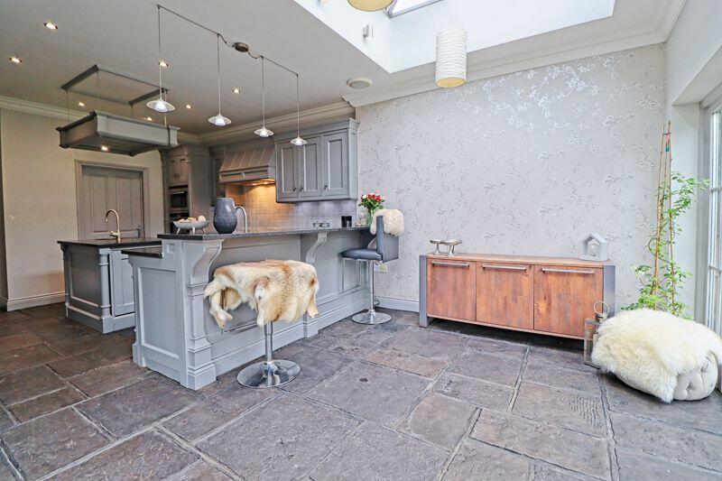 Kitchen / Breakfast Area