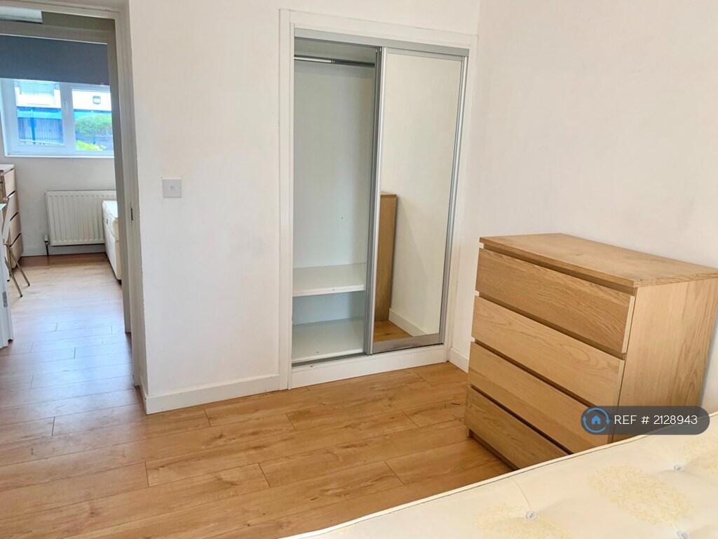 Bedroom 3 Pic 1