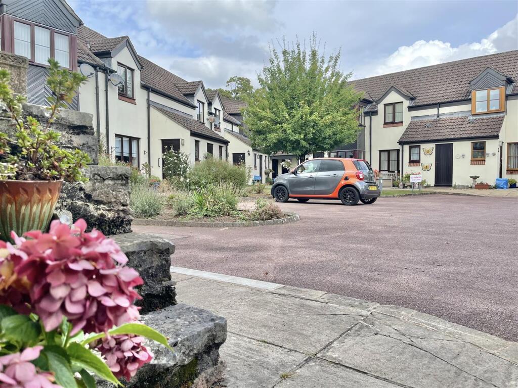 Symons Way Complex