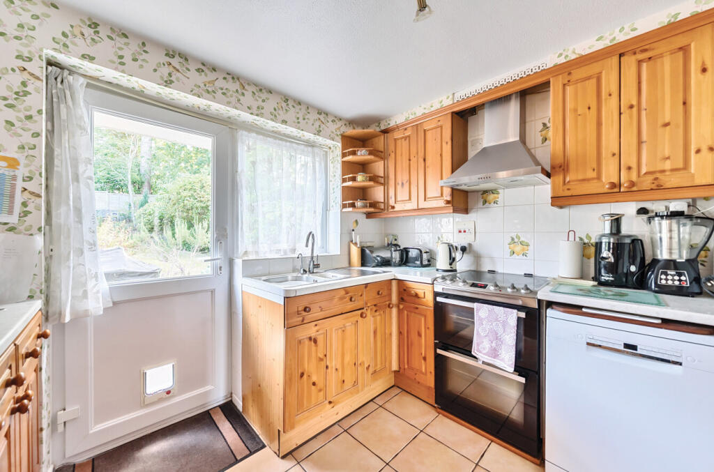 1316155-6-685b132...