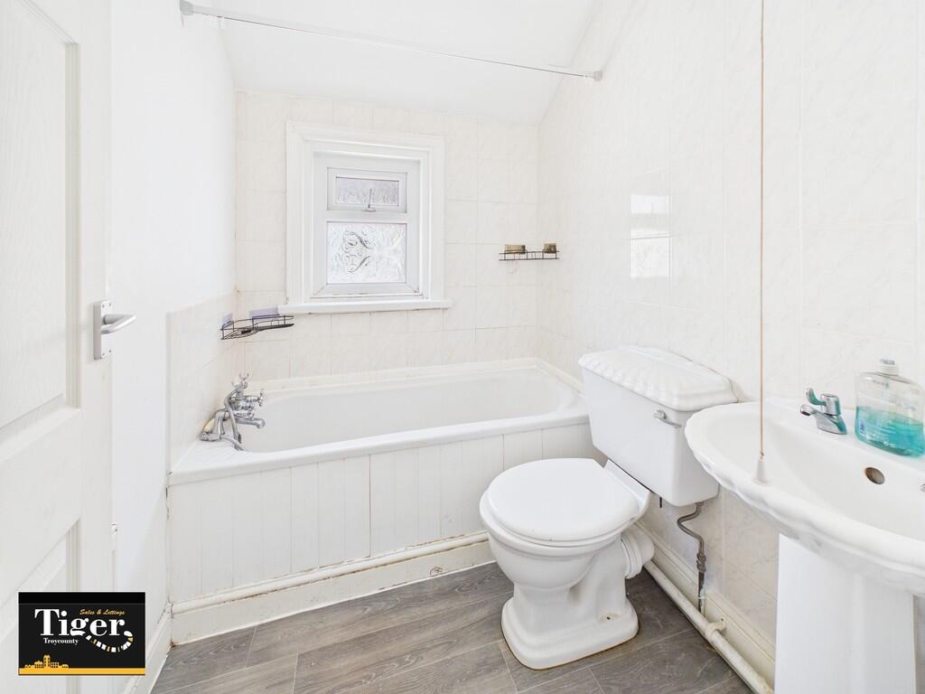 CAM02176G0-PR0635...