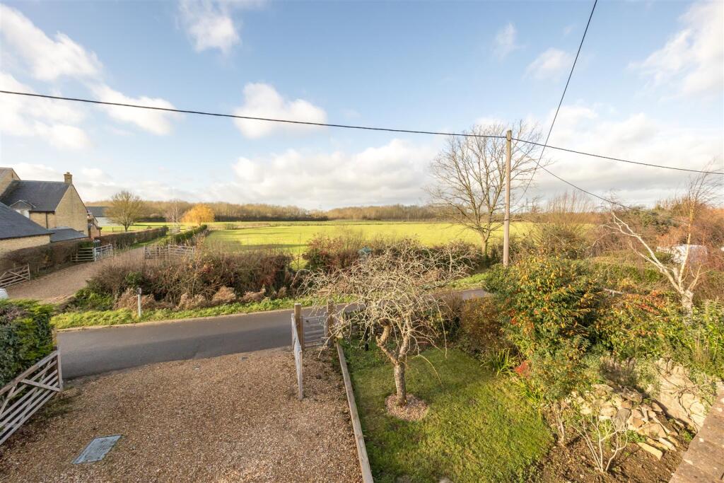 Lower End, Piddington