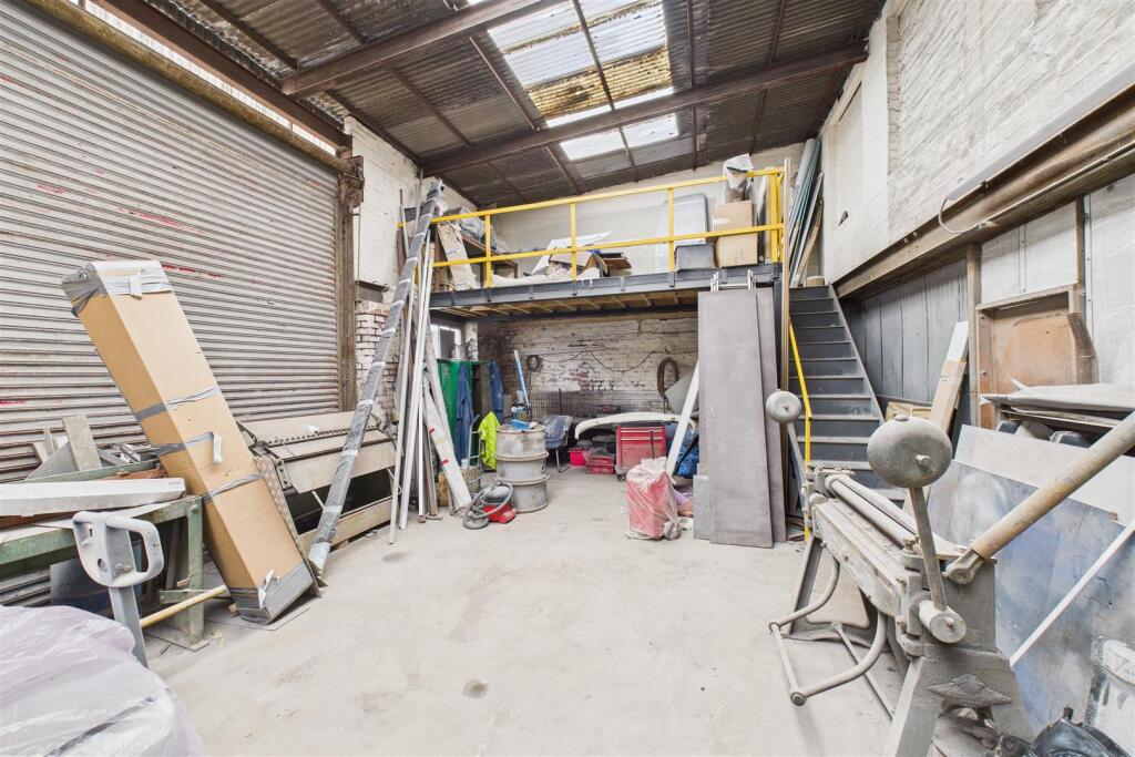 Hallen Motor Company, Collins Street, Avonmouth, B