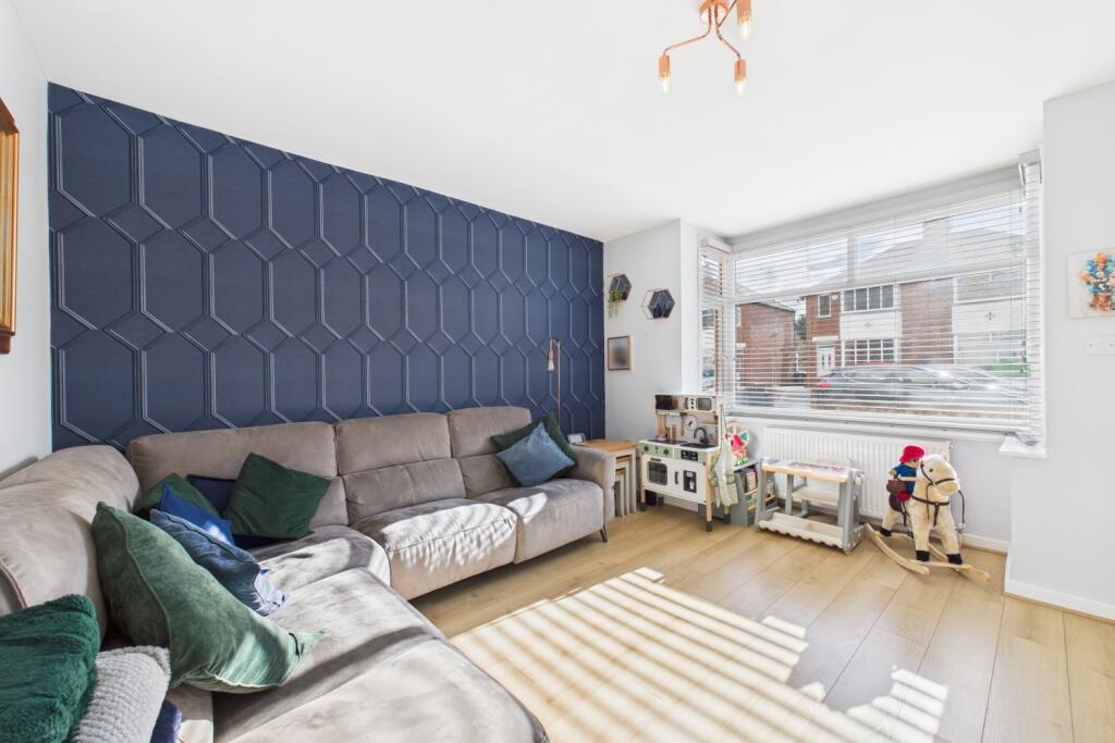 CAM03162G0-PR0227-STILL001