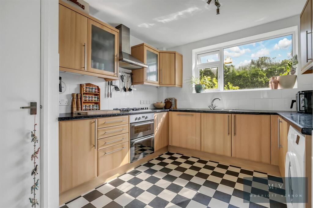 Flat 4 Linkfield Court MV-8.jpg