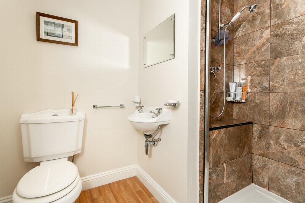 En-Suite Shower rm