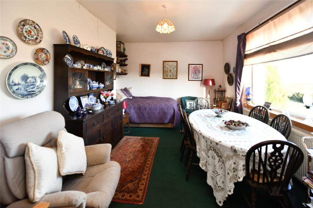 Dining Room/Bedroom