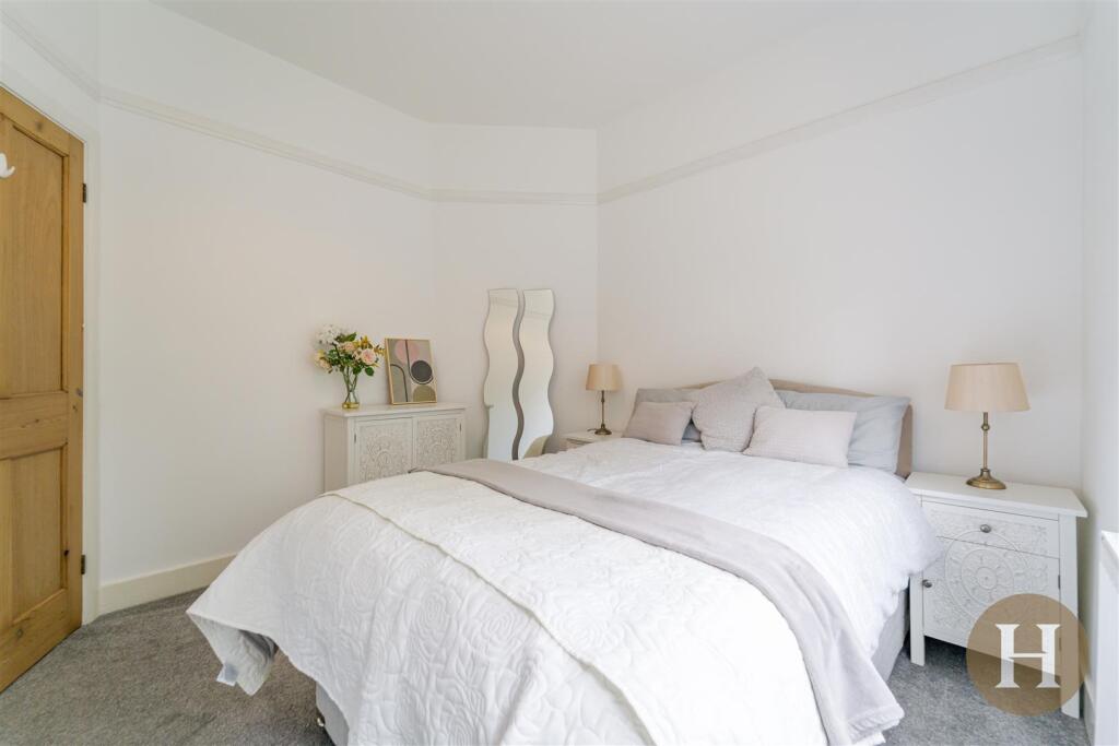 Hadleigh Estate Agents-18.jpg