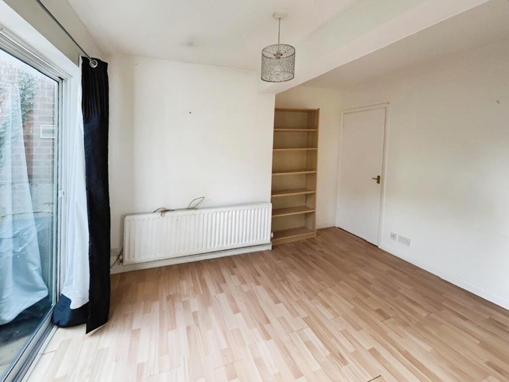 751eff6f-Living 201.jpg