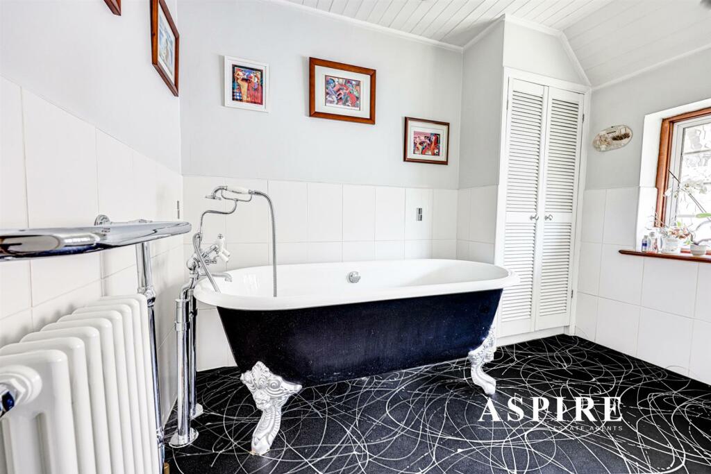 Crowstone Water1008.jpg