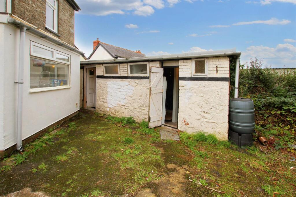 Outside WC and end of Annex