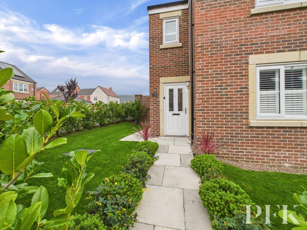 Front Garden to Entrance