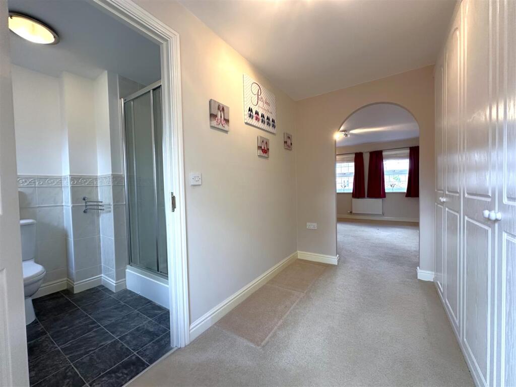 Dressing Room Into En-Suite 288