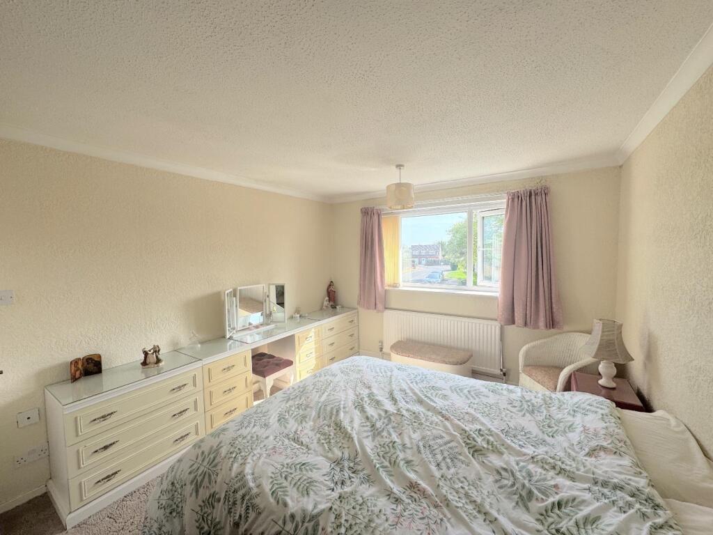 BEDROOM 1 ( FRONT)