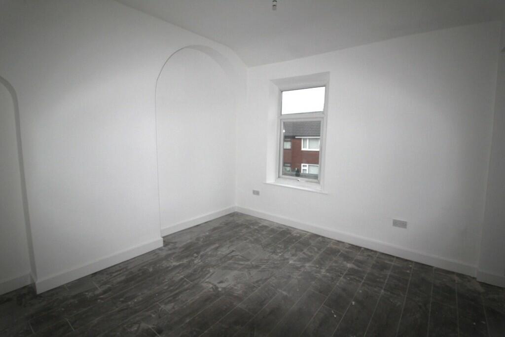 Master bedroom (a)