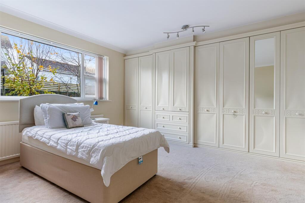 A22 - Southway Headland Road, Torquay - 251203.jpg