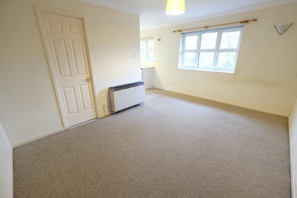 STUDIO ROOM