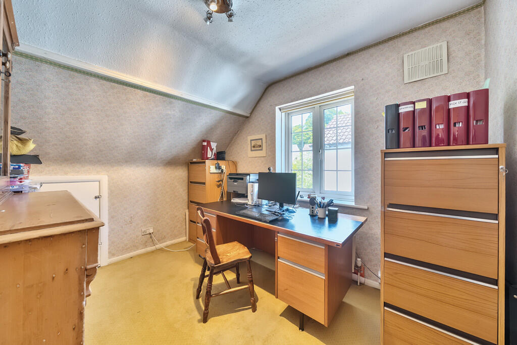 Bedroom / Study